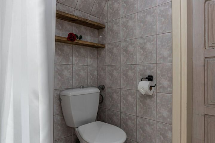 Room 172 of 180