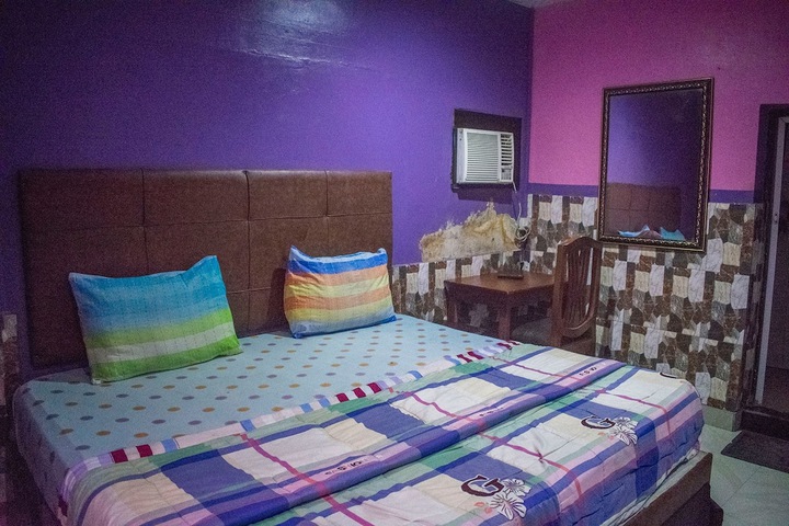 Room 13 of 22