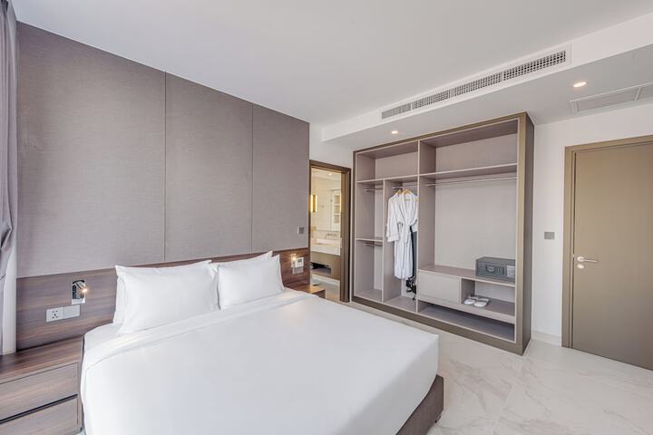 Room 8 of 79