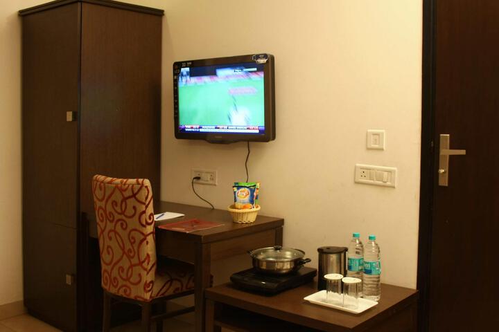 Room 2 of 5