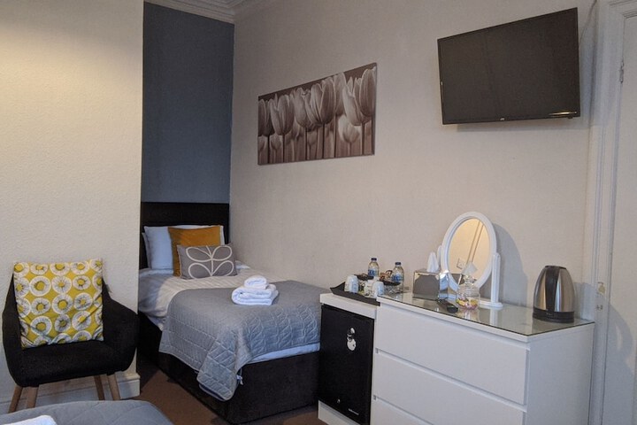Room 16 of 38