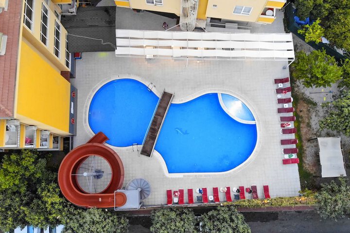 Hotel Pool