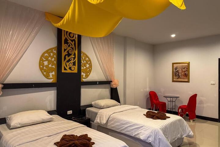 Room 4 of 14