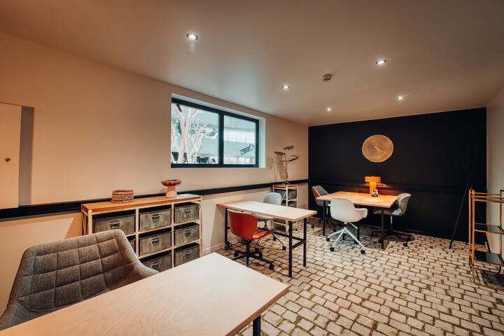 Business Center 74 of 80