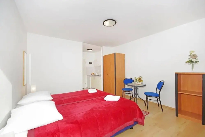 Room 3 of 10