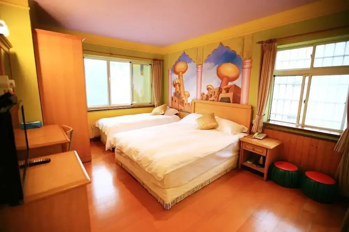 Room 7 of 14