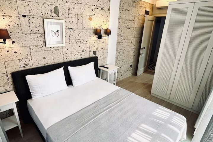 Room 4 of 30