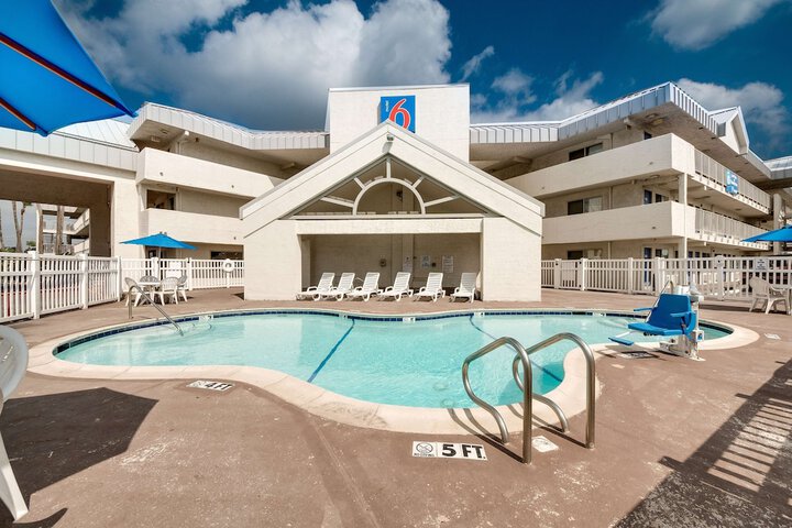 Hotel Pool
