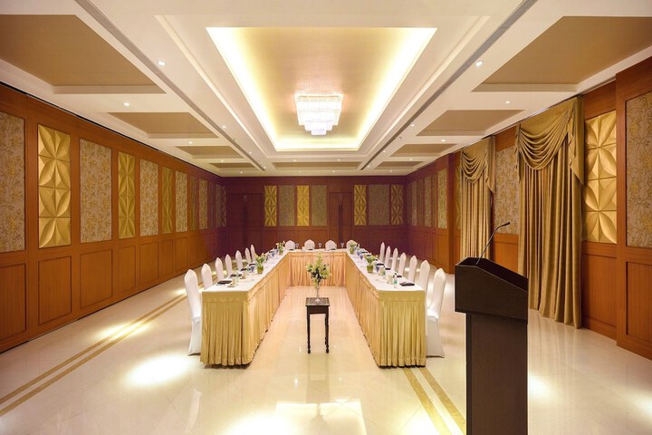 Ballroom/Hall 64 of 83