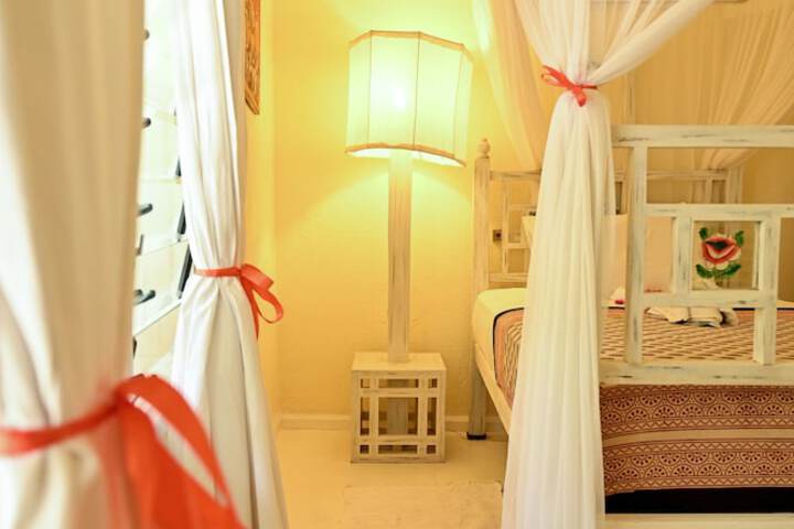 Room 3 of 195