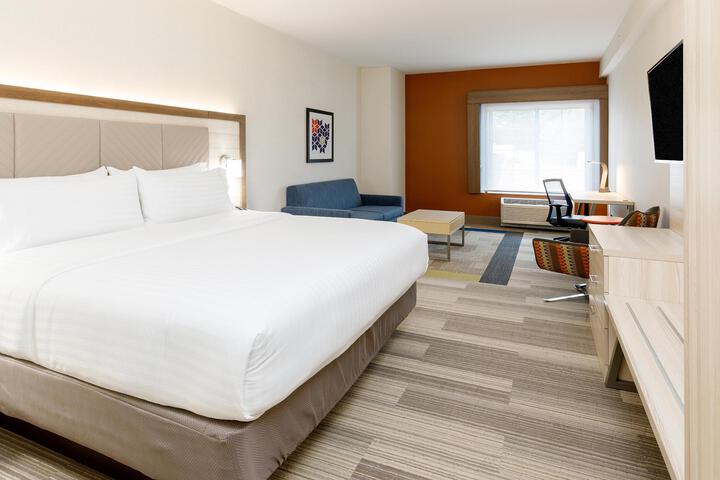 Standard King Bed Accessible (5 of 8)