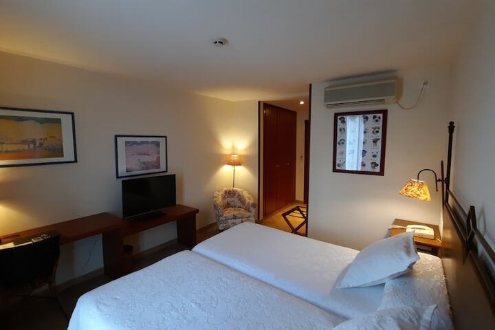 Room 14 of 76