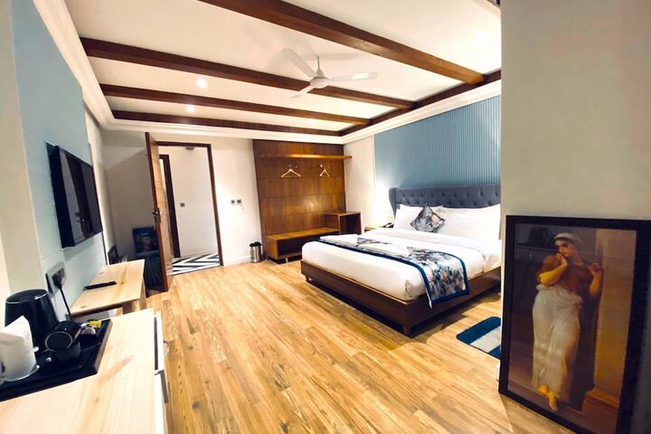 Room 15 of 53