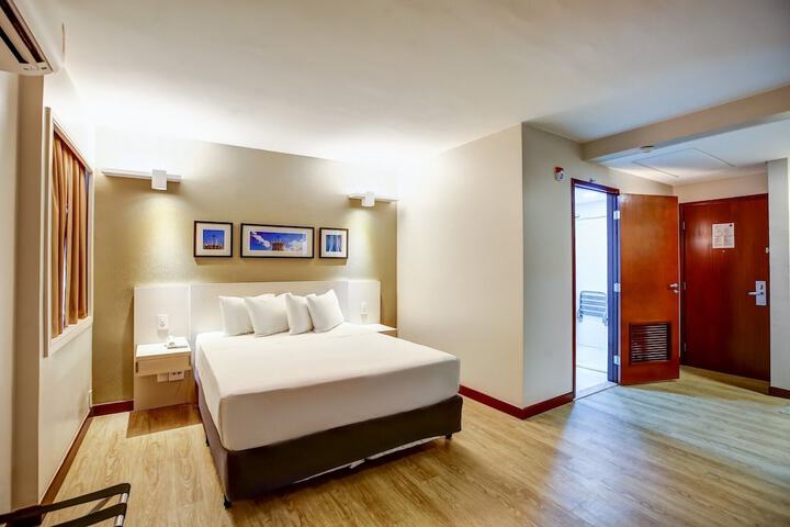 Room 5 of 62