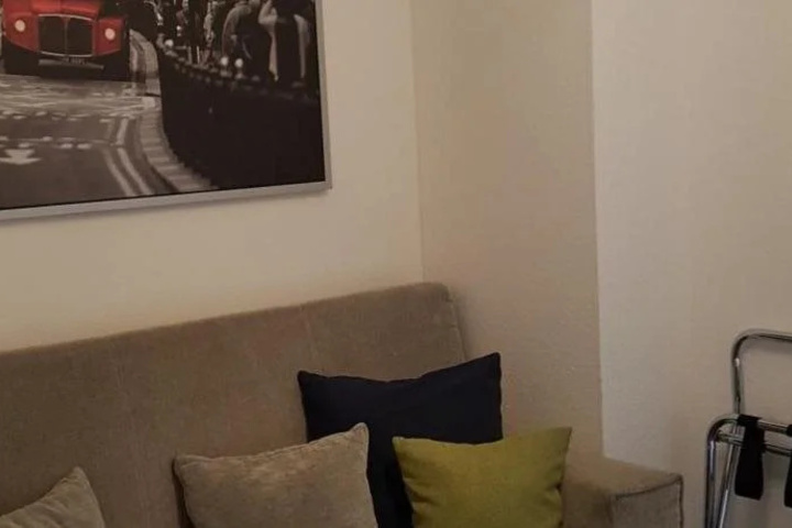 Room 5 of 13
