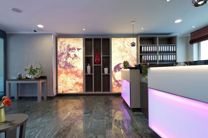 Entrance & Lobby