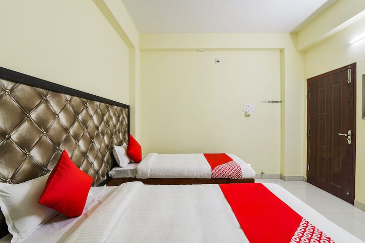 Room 4 of 8