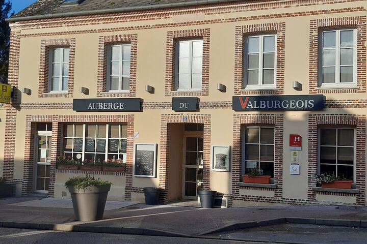 Logis Auberge du Valburgeois in Sainte-Gauburge-Sainte-Colombe