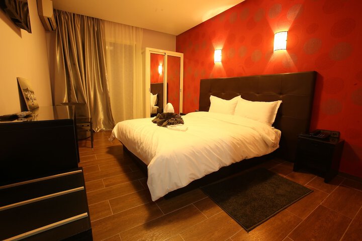 Room 13 of 31