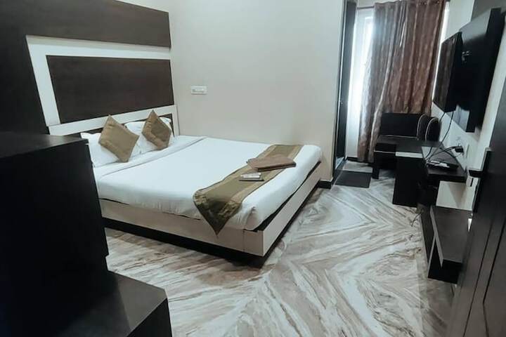 Room 3 of 11