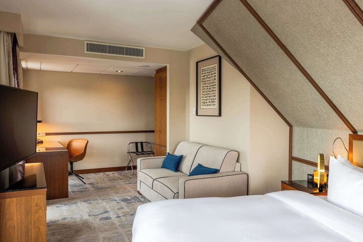 Room 15 of 125