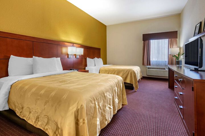 2 Double Beds (11 of 20)