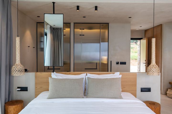 Room 12 of 93