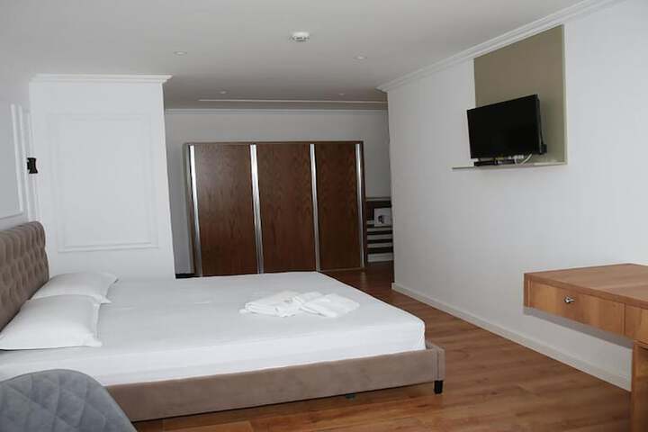 Room 7 of 37