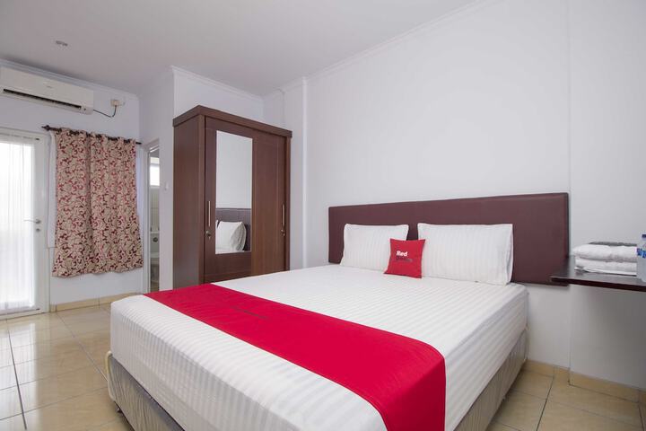 Room 7 of 12
