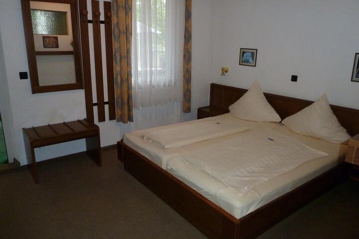 Room 12 of 41