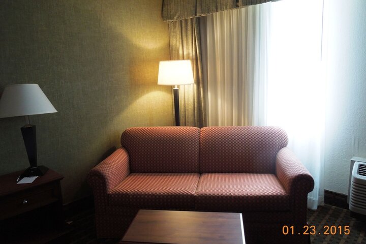 Deluxe King Bed (4 of 13)