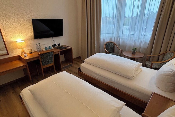 Room 33 of 63