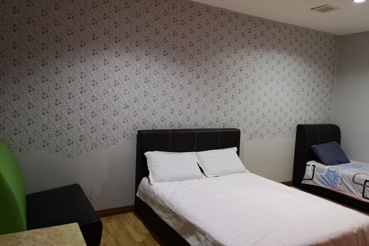 Room 4 of 52