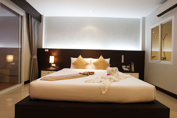 Room 10 of 32