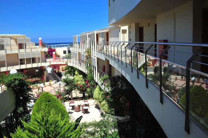 Hotel Exterior 179 of 234