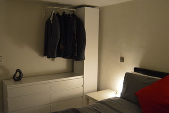 Room 13 of 34