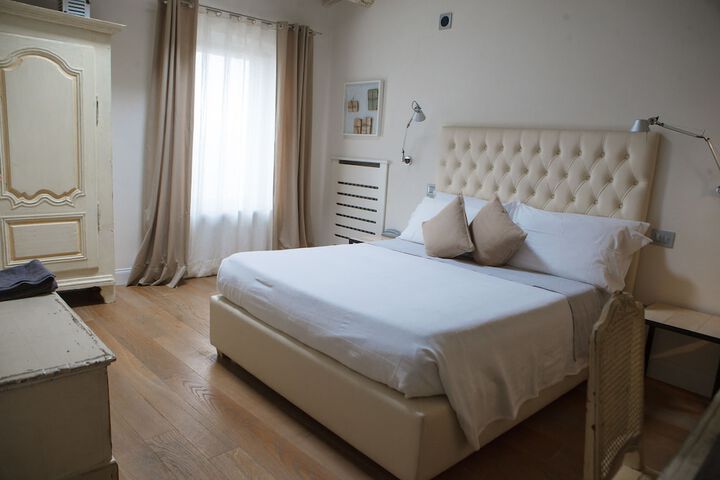 Room 18 of 170