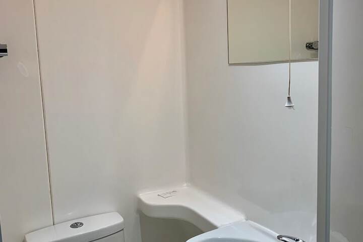 Room 26 of 106