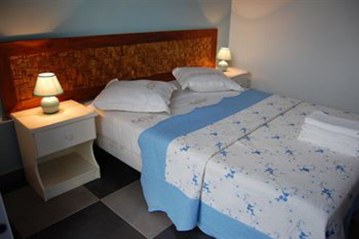 Room 11 of 24