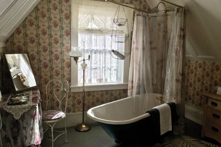 Room 45 of 123