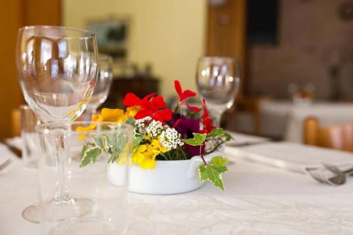 Dining 25 of 39