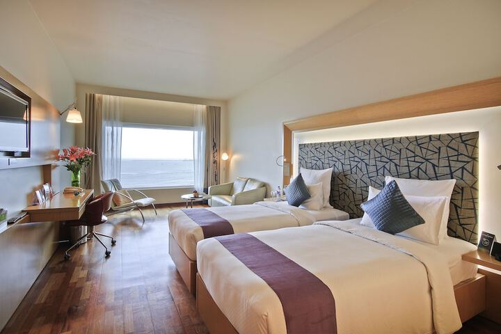 Room 10 of 87