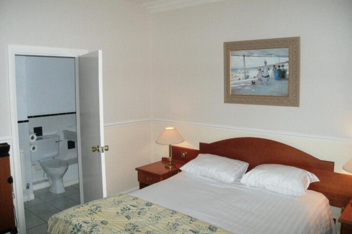 Room 3 of 25