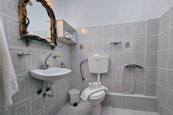 Room 12 of 22