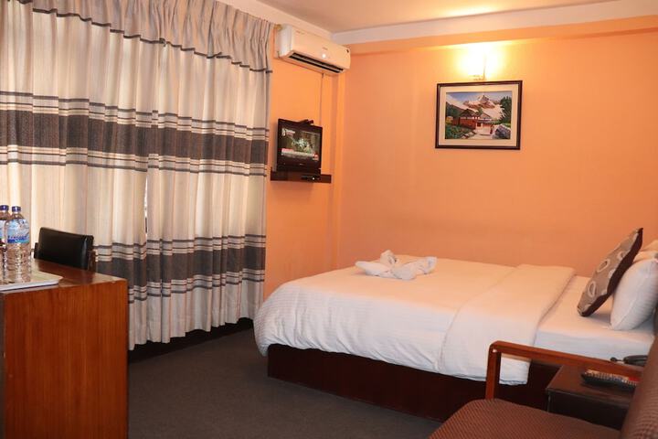 Room 6 of 32