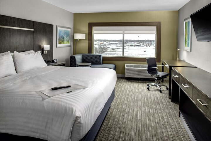 1 King Bed (1 of 4)