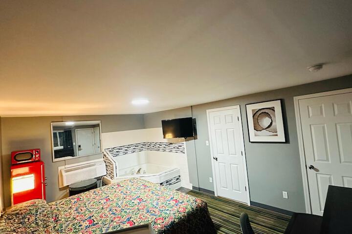 Deluxe King Bed (4 of 5)