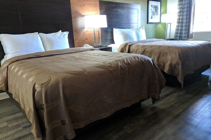 2 Queen Beds (5 of 11)