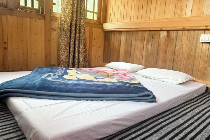 Room 2 of 27