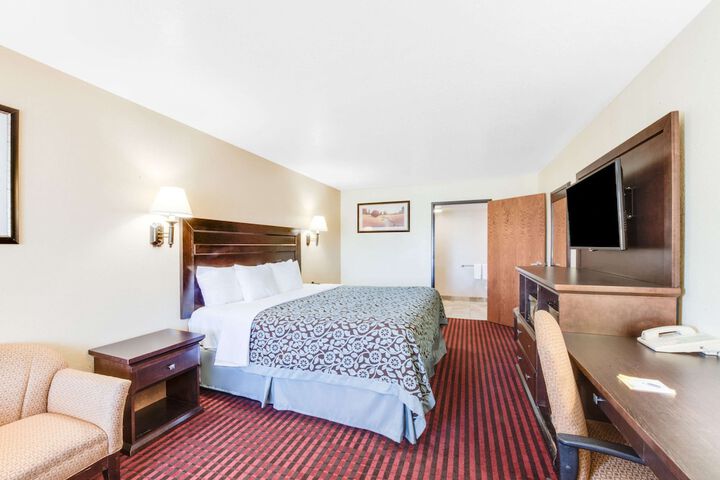 Room 7 of 16
